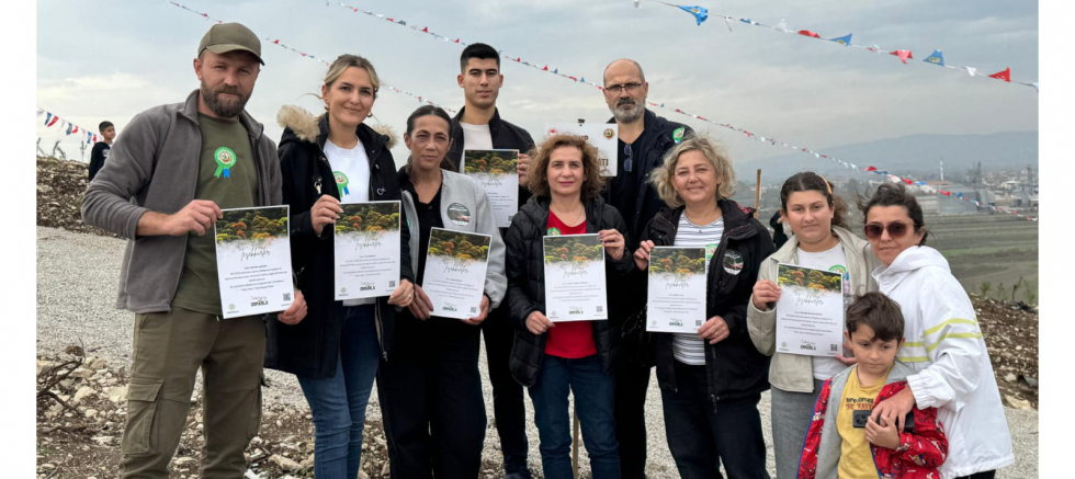 Cumhuriyet Halk Partisi Serdivan İlçe Başkanı Nalan Yedekçi, Milli Ağaçlandırma Günü’nde Fidan Bağışında Bulundu - GÜNDEM - İnternetin Ajansı