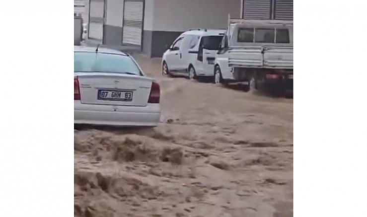 Üveys İzol: Şanlıurfa’da Sel Mağduriyetleri Yakından Takip Ediliyor - GÜNDEM - İnternetin Ajansı